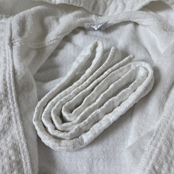 Robe - Picture 4 of 7